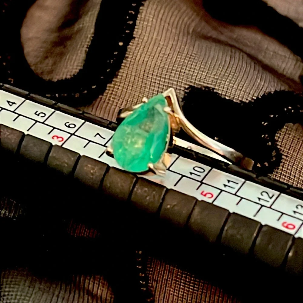 Vintage 18KG 3ct Columbian Emerald Ring